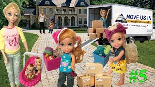 Anna and Elsa Toddlers Move to a New House Part 5 Moving  Unpacking Family Surprise Toys Dolls [upl. by Terrie]